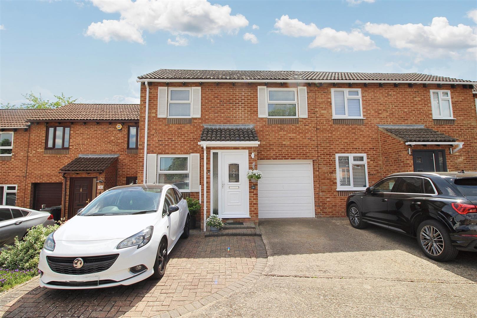 2 bed property in Hornsea Close, Reading